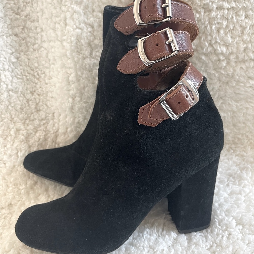 Pied Juste Black Suede Ankle Boots